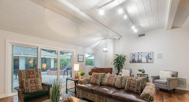 Building Photo - 22243 W Craggy View St