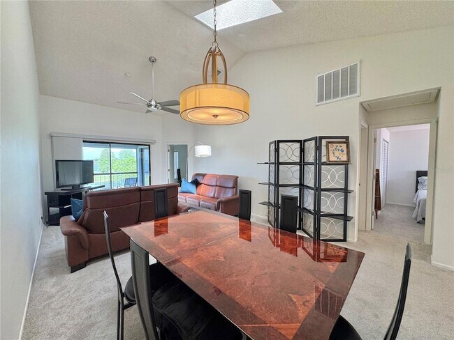 Foto del edificio - 715 Magnolia Pl