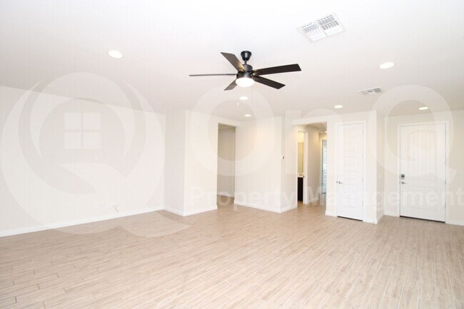 Foto del edificio - 3432 E Dakota Dr