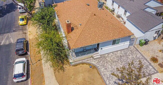 Foto del edificio - 7001 Mammoth Ave