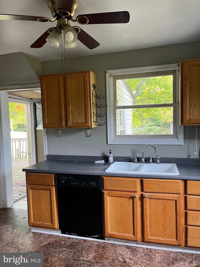 Foto del edificio - 2590 Hallowing Point Rd