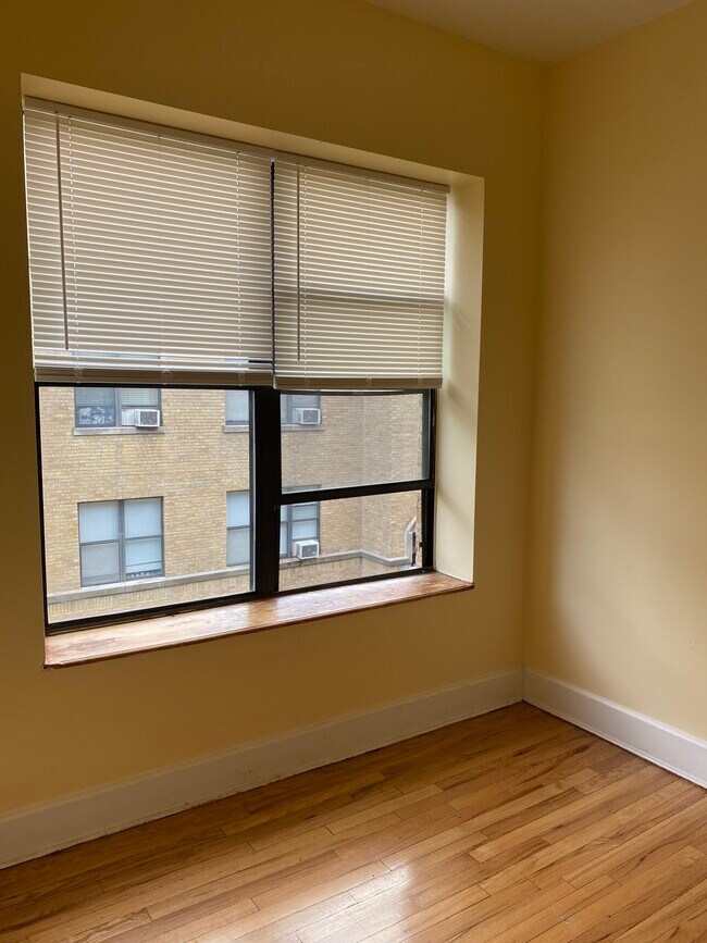 Fotografía del edificio - 4930 N Kedzie Ave