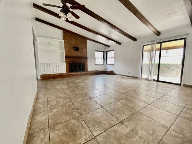 Foto del edificio - Amazing NE Heights Home! Tile Floors! This one won't last long!!