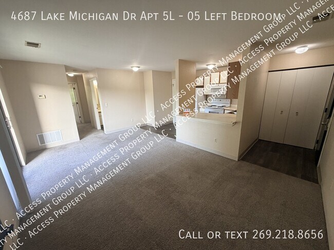 Foto del edificio - 4687 Lake Michigan Dr