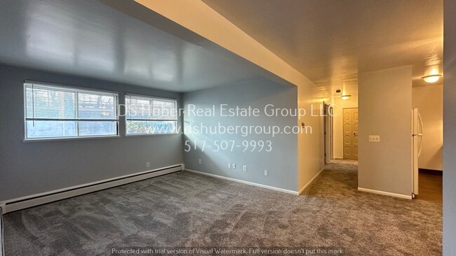 Building Photo - 1016 E. Greenlawn-3