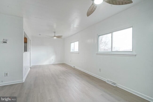 Building Photo - 220 College Dr