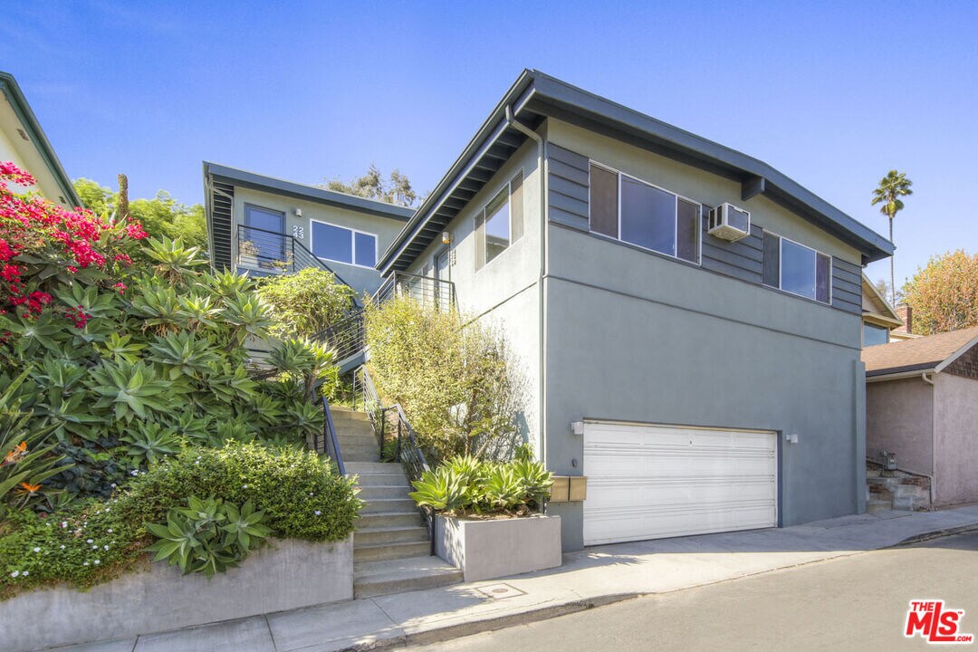 Foto principal - 2245 Silver Ridge Ave