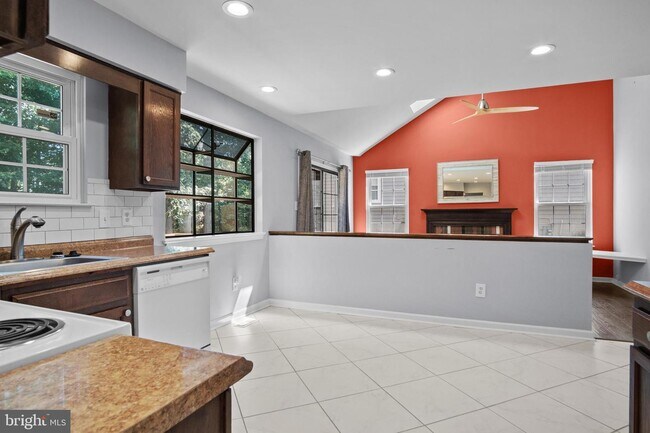 Foto del edificio - 3432 Flint Hill Pl