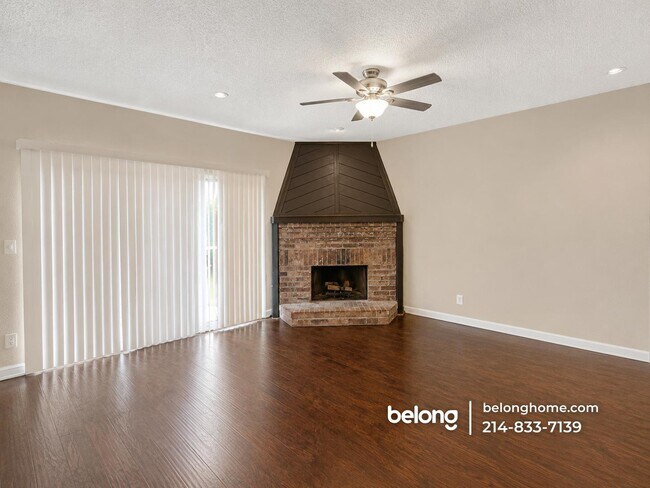Foto del edificio - 5313 Greenshaven Dr