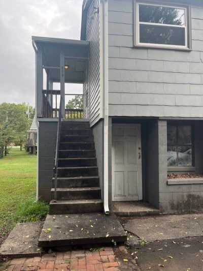Building Photo - Duplex unit near Maryville College and Dow...