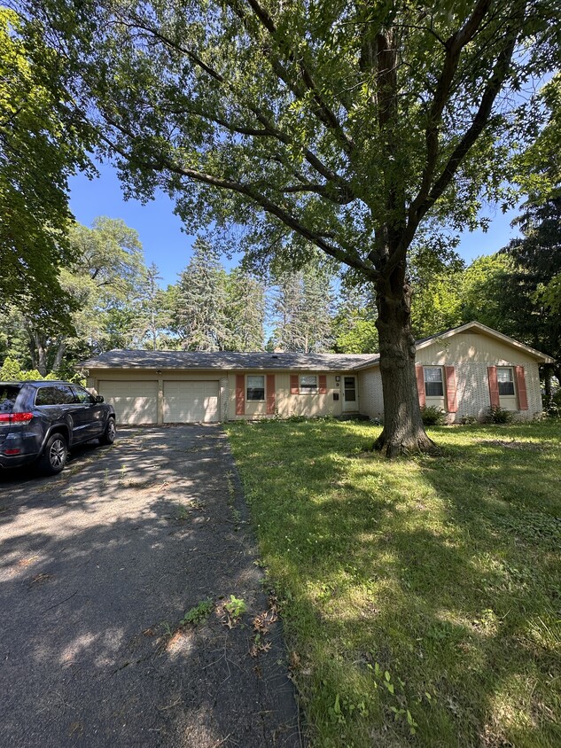 Primary Photo - 9 Courtenay Cir