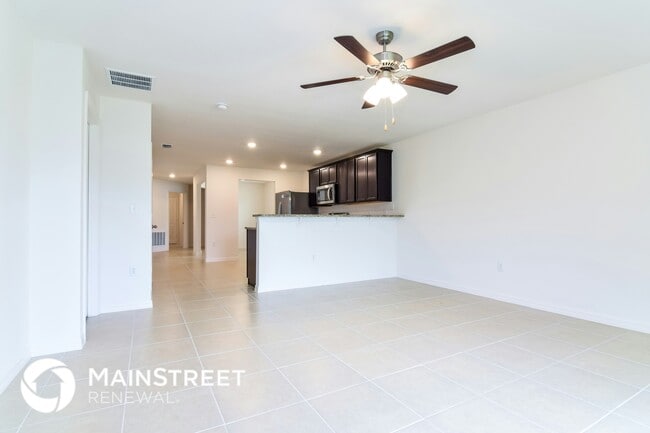 Foto del edificio - 8237 Silverbell Loop