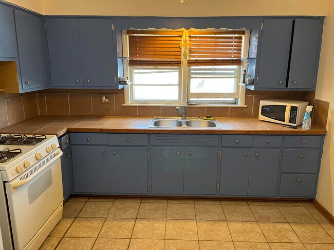 Building Photo - 501 Emerald Ave