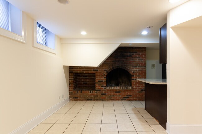 Foto del edificio - 877 W Lill Ave