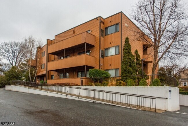 Building Photo - 969 Bloomfield Ave