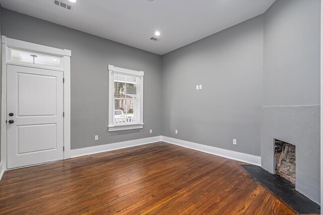 Building Photo - 507 W 38th St