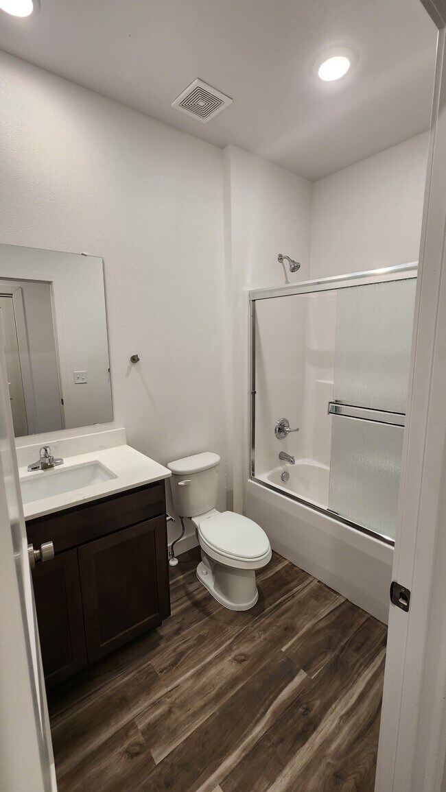 Foto del edificio - 812 E 6th St