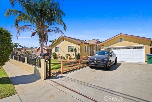 Foto principal - 10529 S Truro Ave