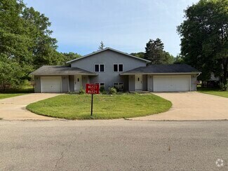 Building Photo - W6527 Woodhaven Cir
