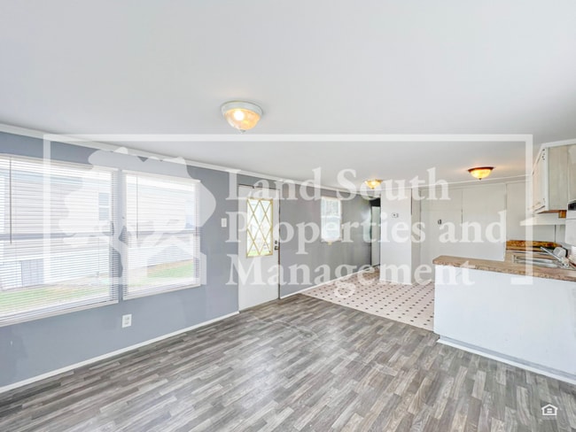 Building Photo - 425 Longfellow Blvd