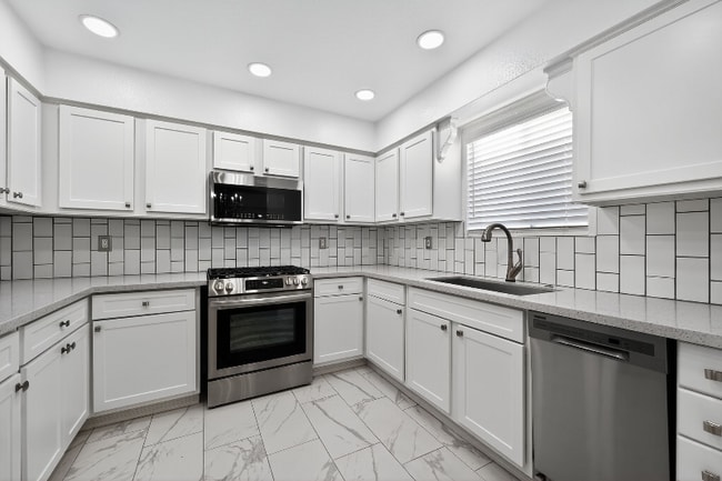Building Photo - 571 S Burgess Ave