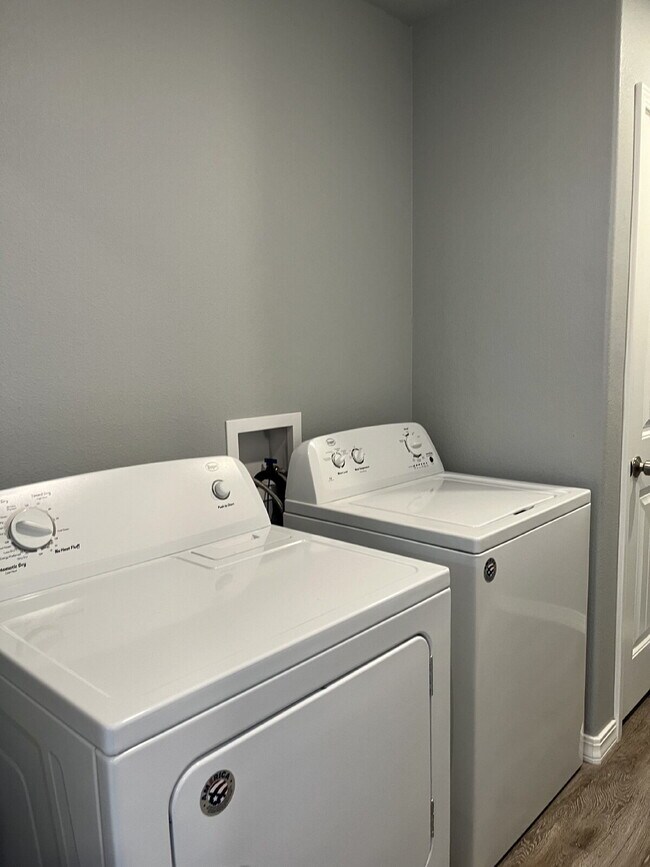 Foto del edificio - 3 Bedroom Duplex