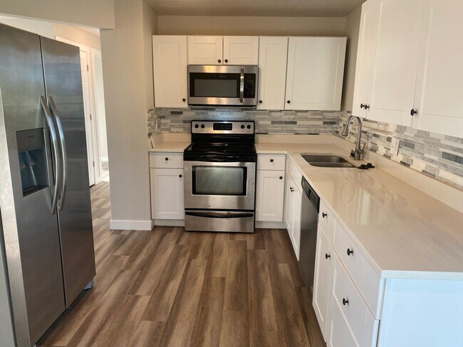 Foto del edificio - Updated 4 Bed 2 Bath Home in West Jordan