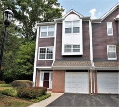 Building Photo - 13 Halstead Pl