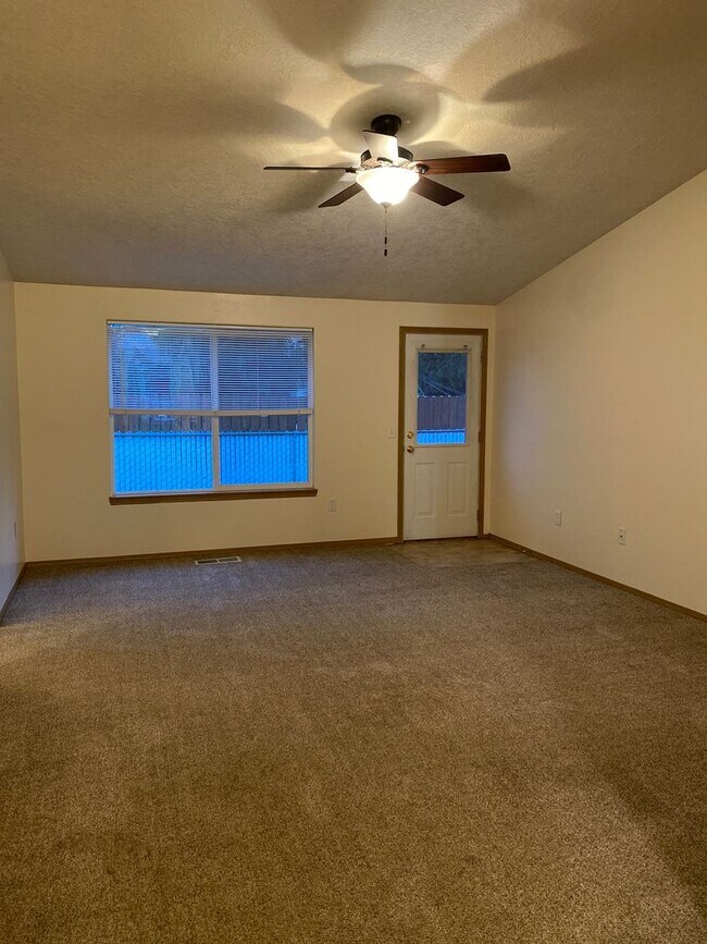 Foto del edificio - Comfortable 3 Bedroom Home in Hickory Hills