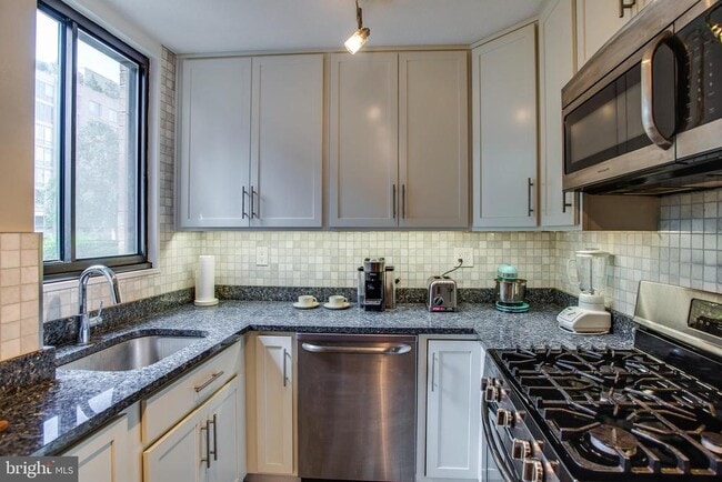 Building Photo - 2201 L St NW