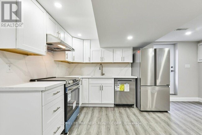 Building Photo - 79 Strathavon Dr