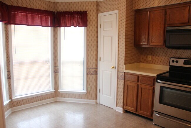 Foto del edificio - South Nashville (Nipper's Corner) 2 Bed/2....