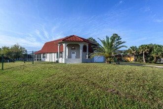Building Photo - 1250 SW San Antonio Ave