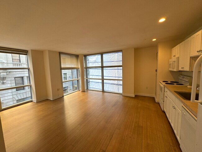 Building Photo - 41 Boylston St