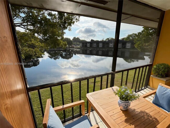 Foto del edificio - 7920 N Colony Cir