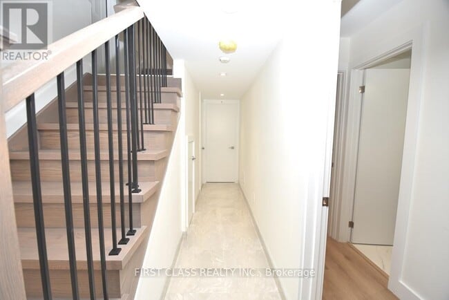 Building Photo - 51 Craydon Ave