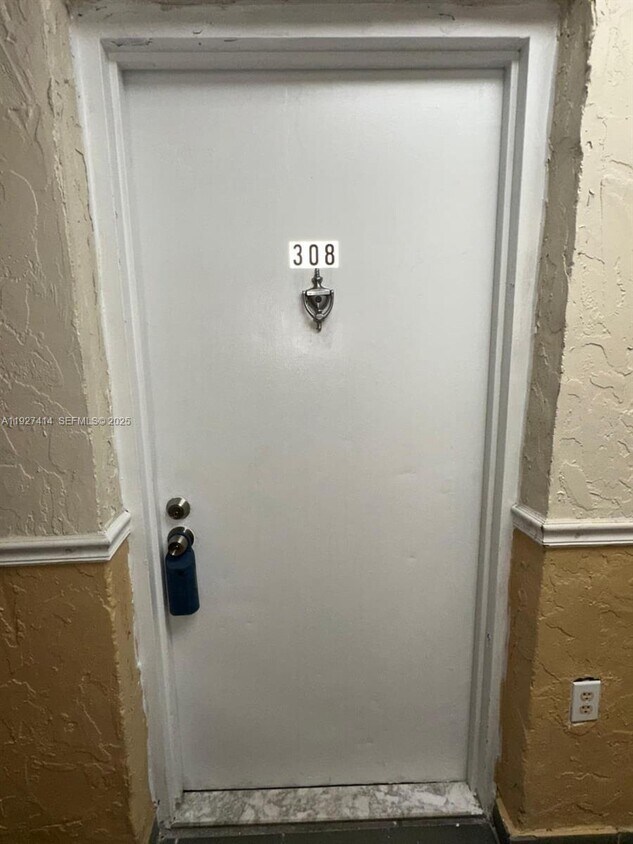 Foto principal - 5665 W 20th Ave