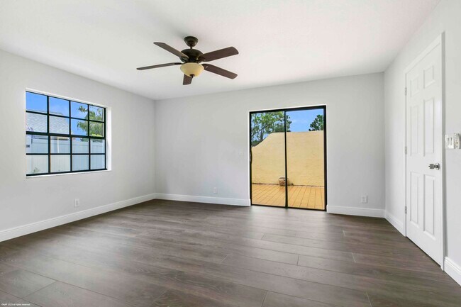Building Photo - 1122 Hyacinth Pl