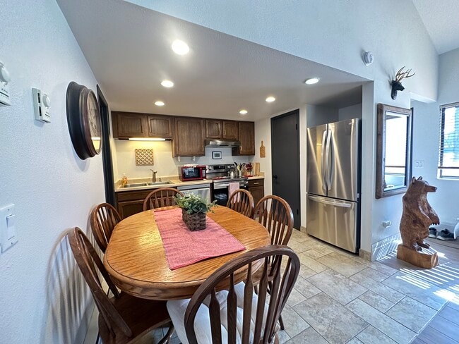 Building Photo - 2025 Canyons Resort Dr