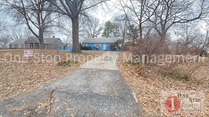 Primary Photo - Charming 3-bedroom, 1.5-bathroom in Kansas...