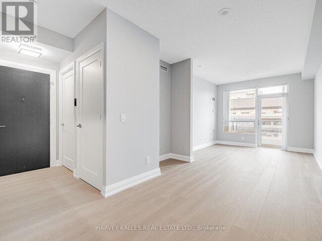 Building Photo - 5 Sheppard Ave E