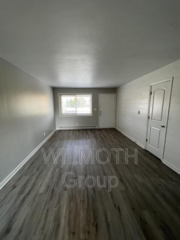 Building Photo - 10301 Medallion Dr