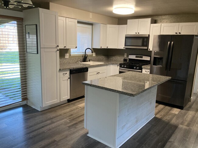 Foto del edificio - 930 NW Donna Dr