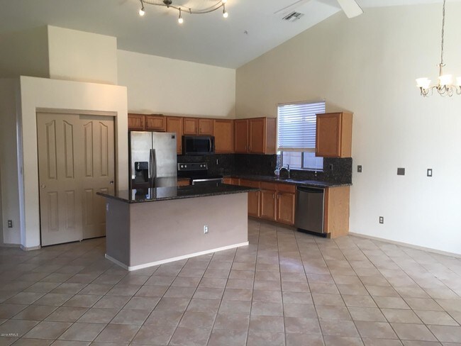 Building Photo - 10325 E Penstamin Dr