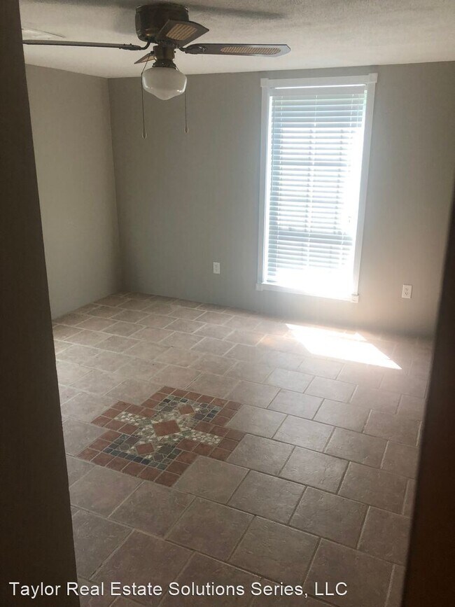 Foto del edificio - 3 br, 2 bath House - 109 D St