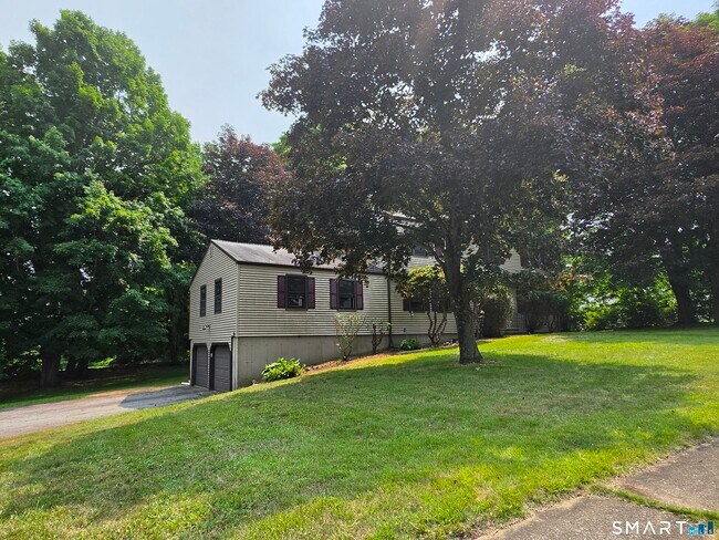 Foto del edificio - 8 Squire Ln
