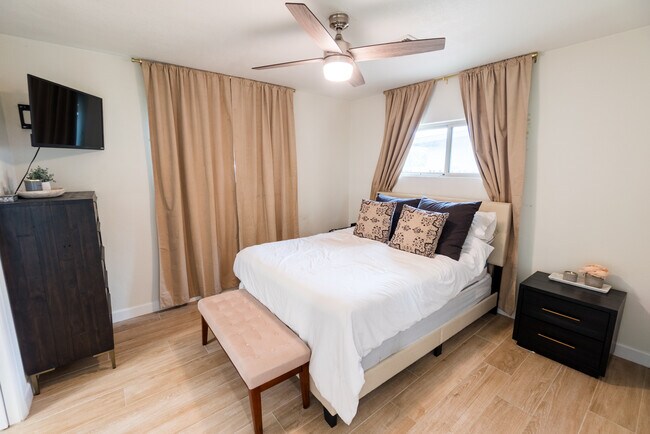 Foto del edificio - 7244 E Coronado Rd