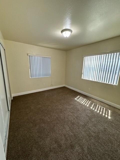 Foto del edificio - 6806-6808 Brynhurst Ave