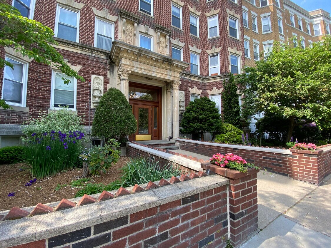 86 Glenville Entrance - 86 Glenville Ave