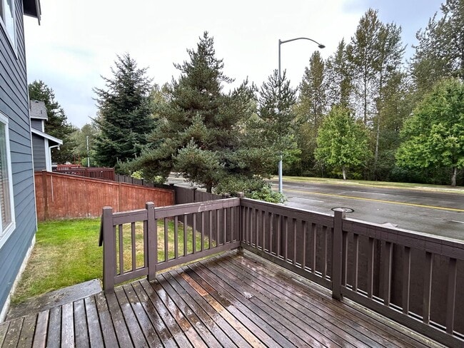 Foto del edificio - Beautiful 4 bd 2.5 bath w/ 2-car Garage Ho...